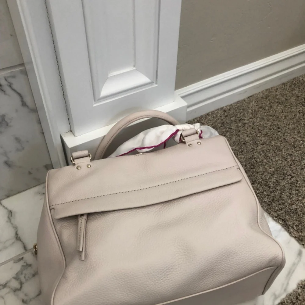 Kate Spade - Picture 3 of 7